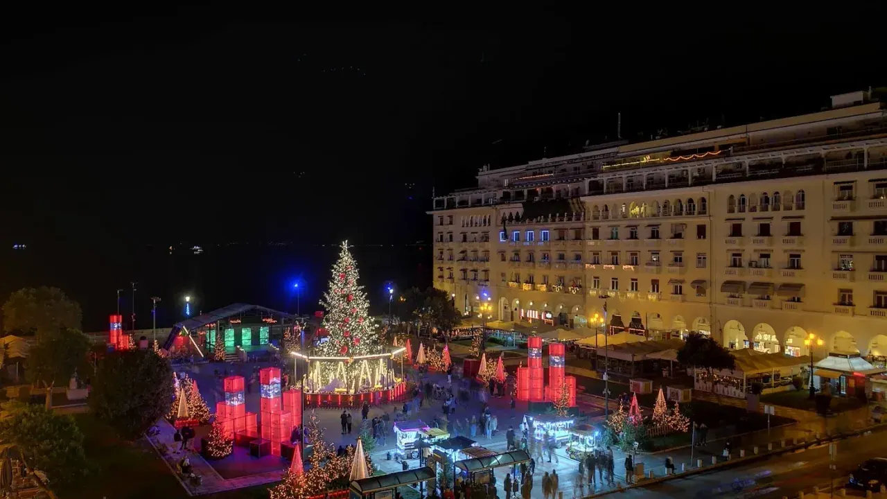 Aristotelous Square in Thessaloniki lit up with Christmas lights and a tree in winter