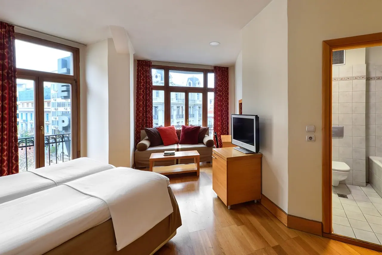 Le Palace Art Hotel — view 3