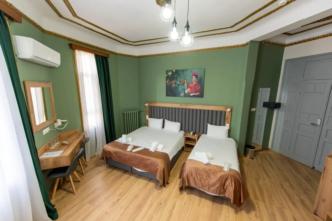 Nea Metropolis Hotel — view 2