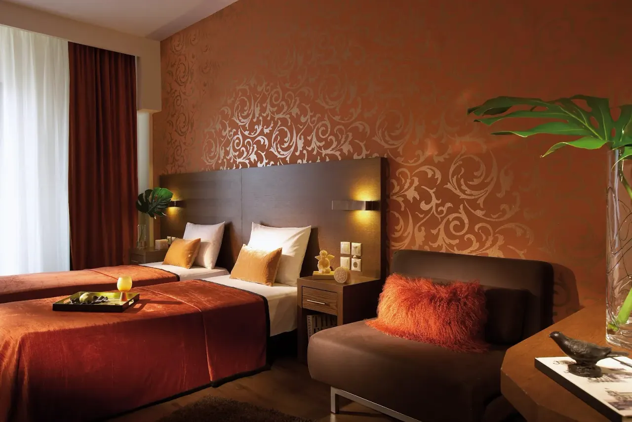 Rotonda Hotel — view 2