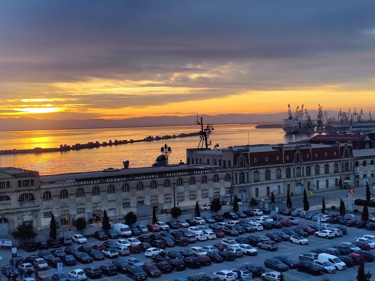 Sea & the City Luxury Apartments — view 3