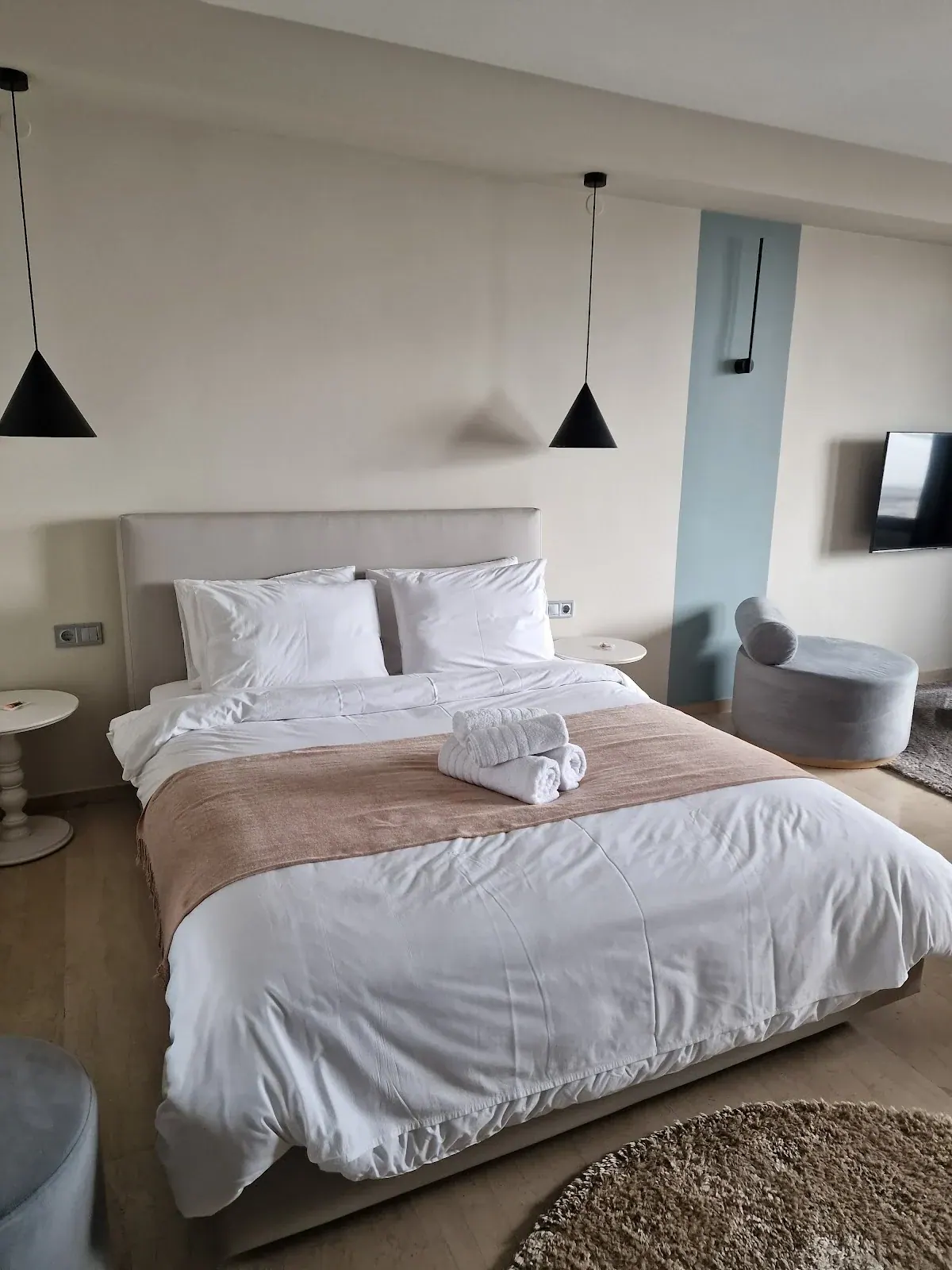 Sea & the City Luxury Apartments — view 4