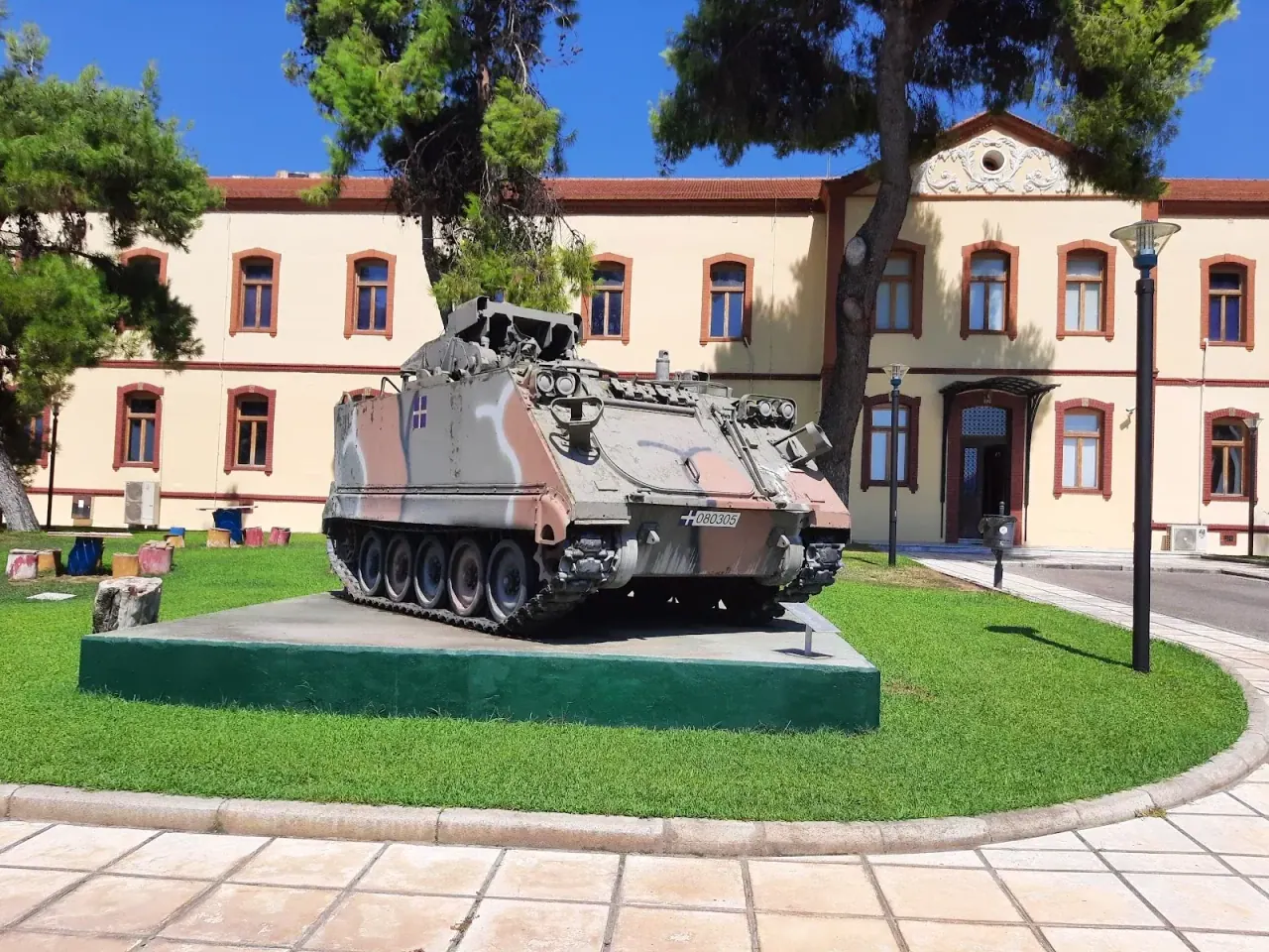 A tank and field guns in the outdoor courtyard of the War Museum of Thessaloniki