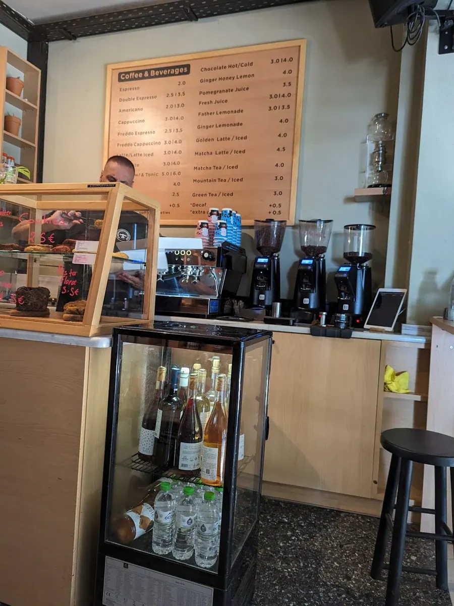 Father Coffee & Vinyl — foto 4