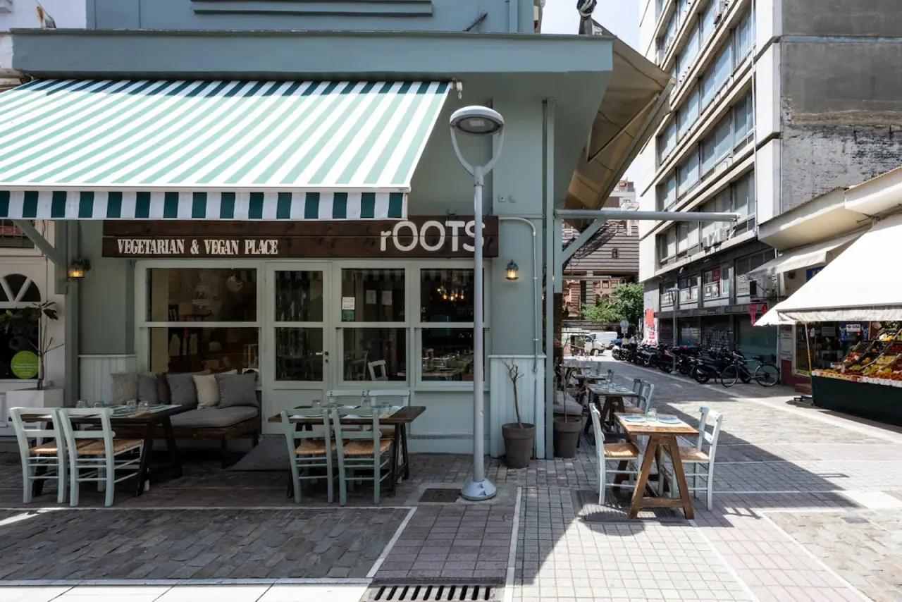 Colourful plant-based plates at rOOTS vegan restaurant in Thessaloniki