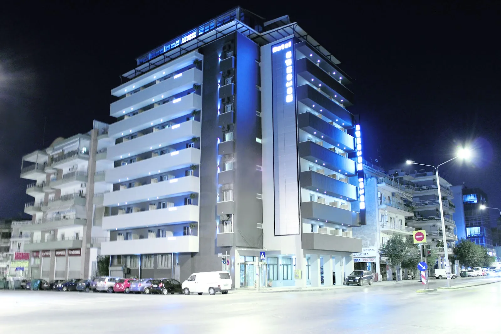 Rotonda Hotel exterior near the Thessaloniki railway station