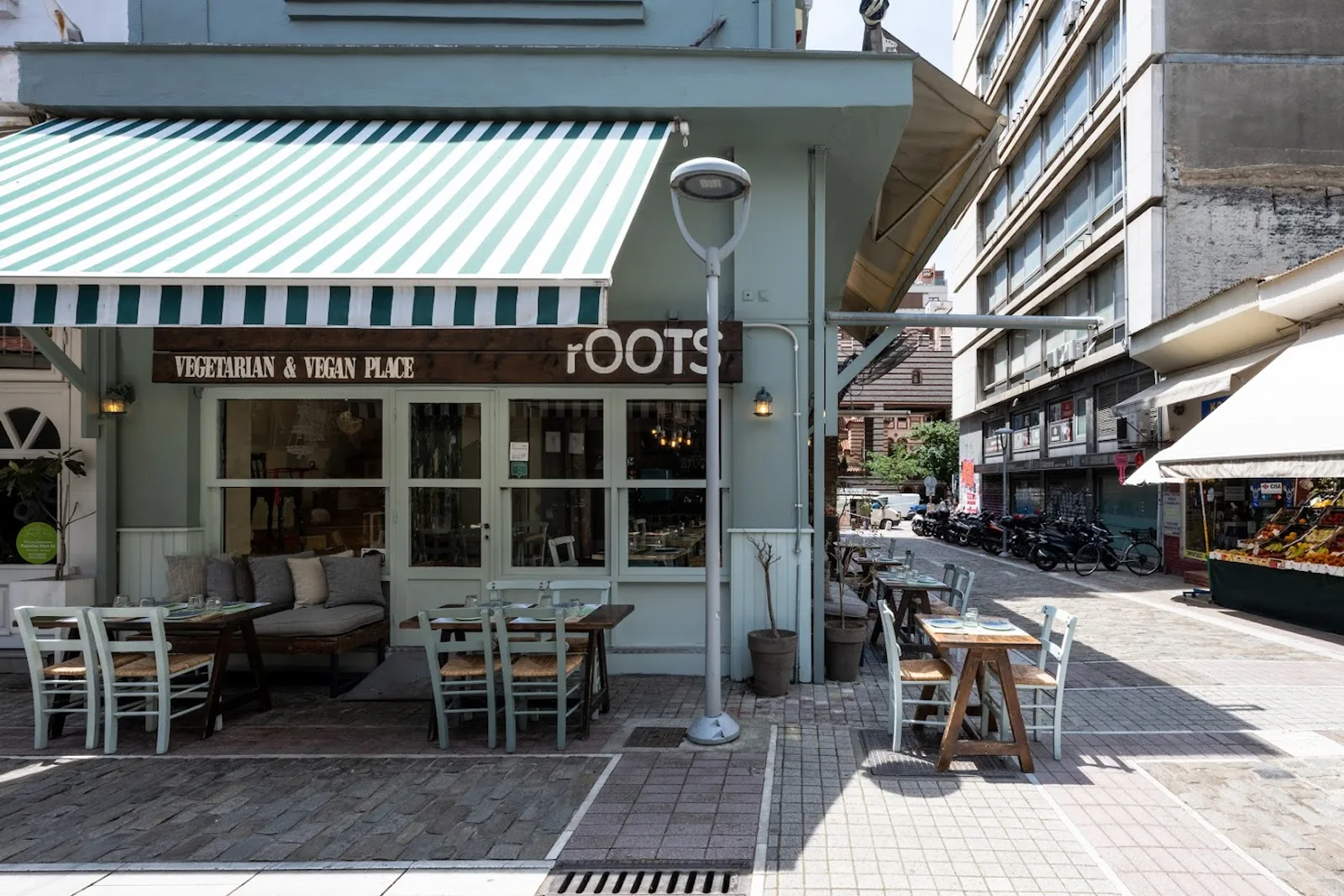 Colourful plant-based plates at rOOTS vegan restaurant in Thessaloniki