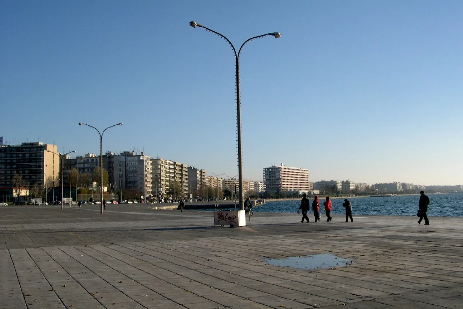 The waterfront of Thessaloniki with the White Tower