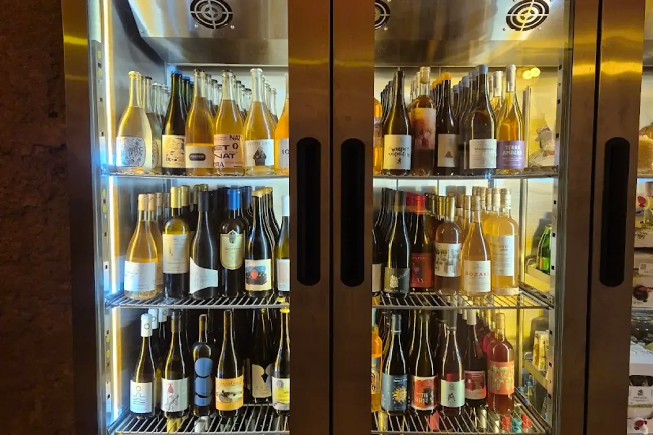 Natural Greek wine bar Super Ioulios near Athonos Square in Thessaloniki